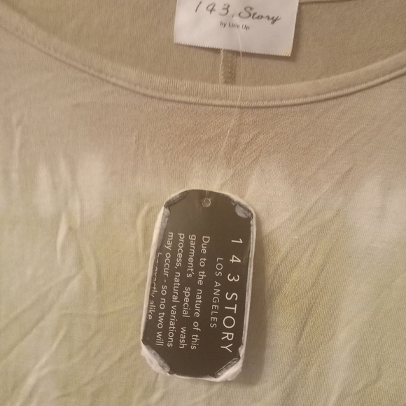 Sharkbite top - Picture 2 of 3